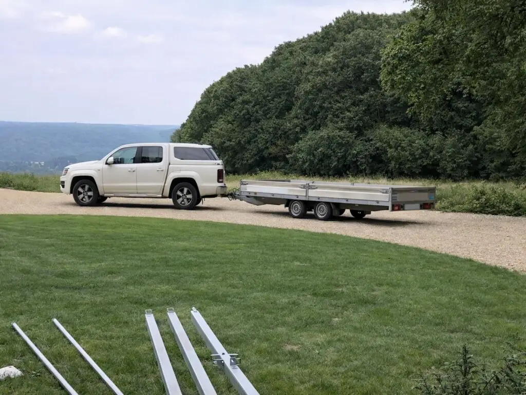 Installation logistique d’un chapiteau 8x20 m pour une fête familiale à Wépion par Air de Fête