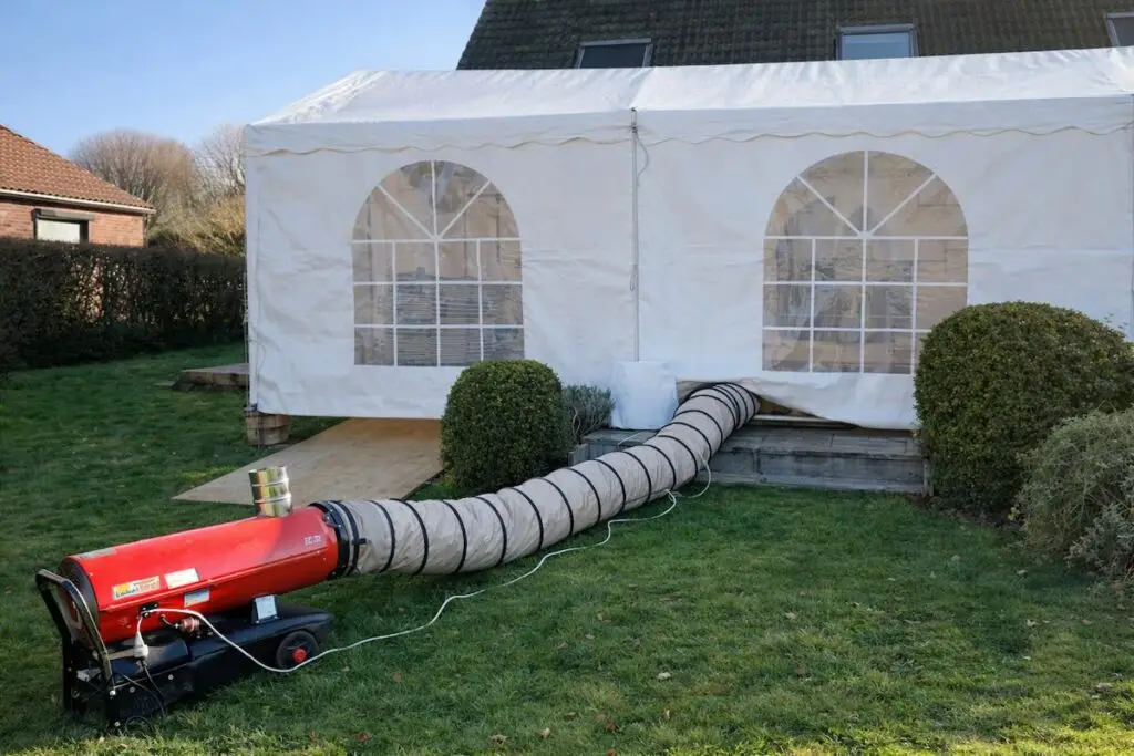 Chauffage pour chapiteau, tente ou tonnelle avec gaine de diffusion d’air chaud
