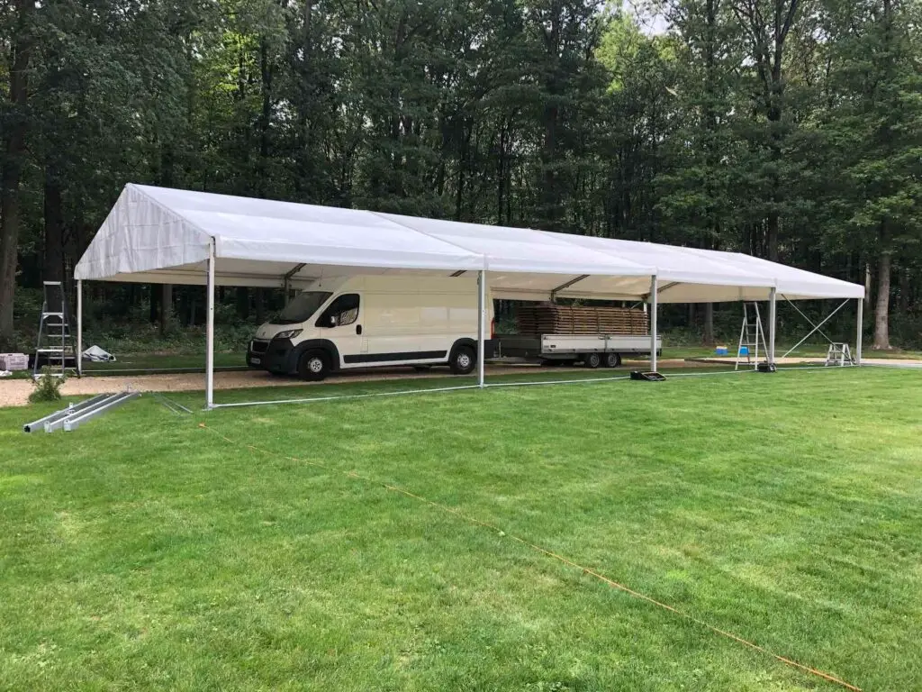 Montage d’un chapiteau 8x20 m pour une fête familiale à Wépion par Air de Fête